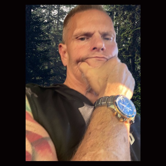 Meet your Posher, Mr. H - Picture 1 of 3